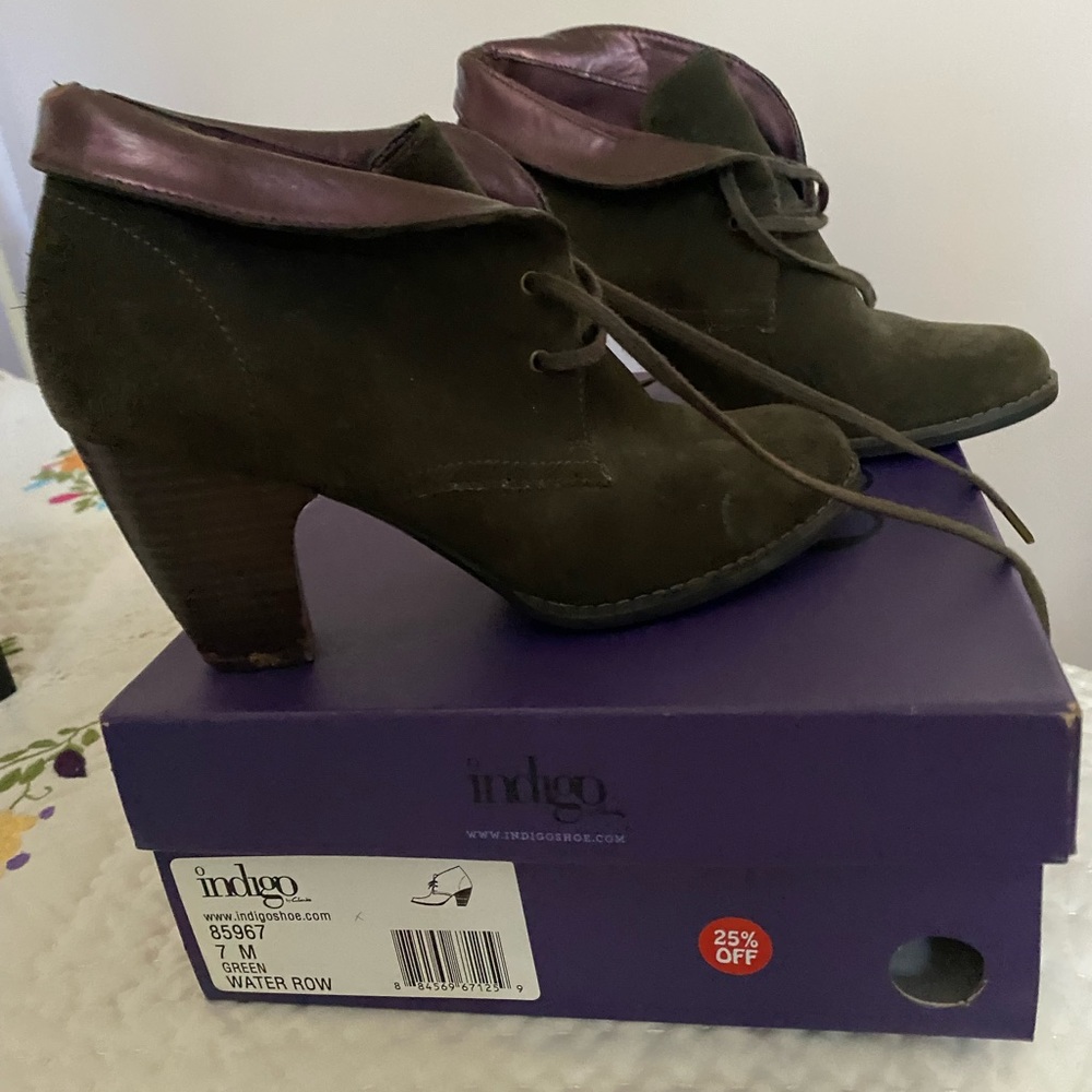 Indigo ankle boots by Clark, suede moss and contrast leather folding cuffs. 7 M